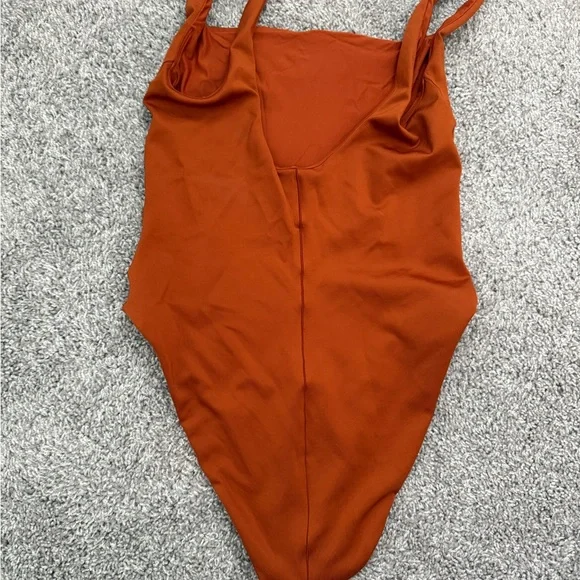 Left on Friday Bronze Streamline Suit - Picture 2 of 4